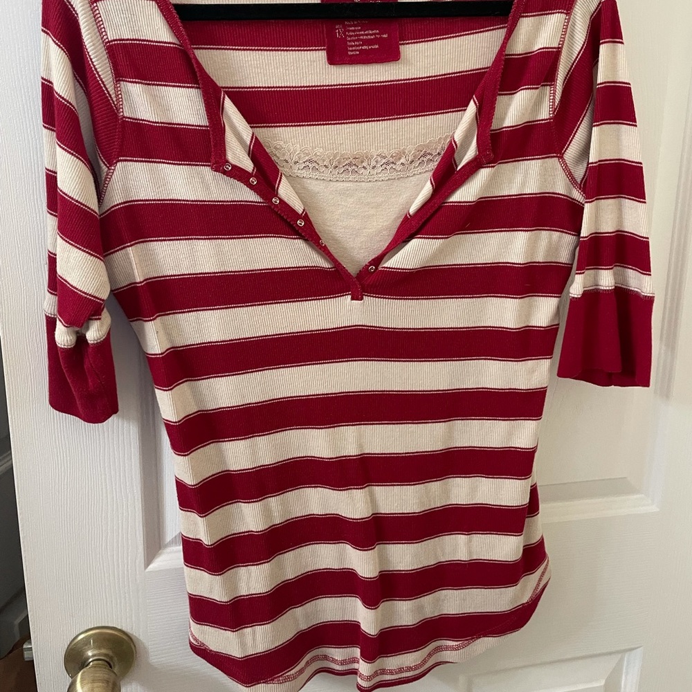 Energie red and cream layered top